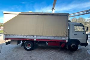 Autocarro Iveco 79-14