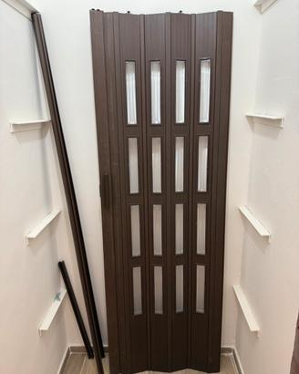 Porta a soffietto in pvc effetto legno con vetri