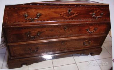 Canterano Comò in noce 3 cassetti. primo '700