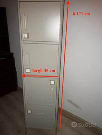 Scaffale in metallo  con sportelli