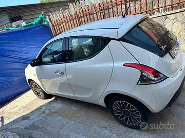 Lancia y 1. 3 mjt 2016 190000 km