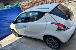 Lancia y 1. 3 mjt 2016 190000 km
