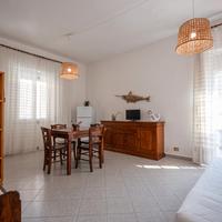 Follonica vicinissimo al mare piano terra 6 p