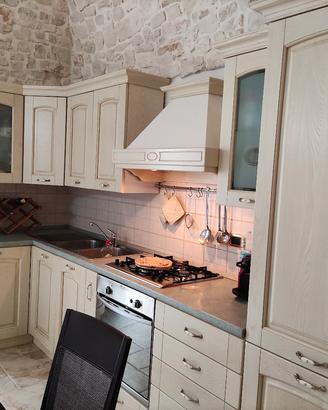 Arredamento cucina + tavolo, camera letto, divani