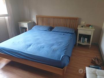 letto matrimoniale con 2 comodini