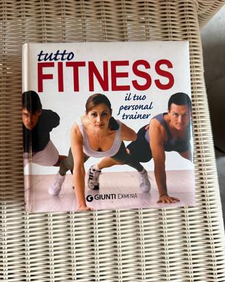 Libro fitness e allenamento illustrat con esercizi