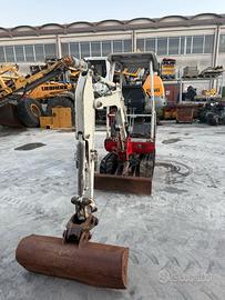MiniEscavatore Takeuchi TB016