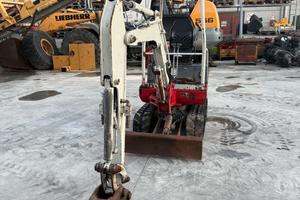 MiniEscavatore Takeuchi TB016
