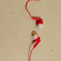 cuffie rosse con filo