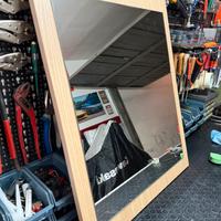 Specchio con cornice in legno