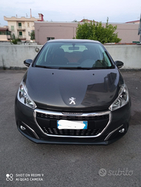 Vendo auto Peugeot 208