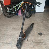 Monopattino elettrico Ninebot E22 plus