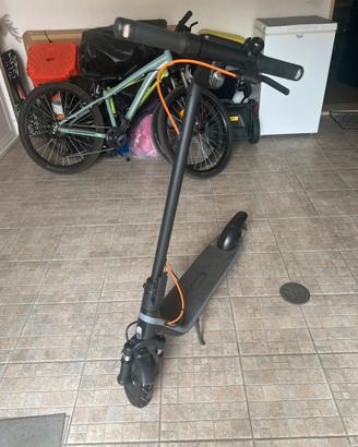 Monopattino elettrico Ninebot E22 plus