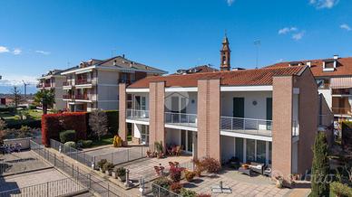 VILLA A SCHIERA CENTRALE A MARENE