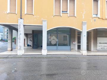NEGOZIO A SAREZZO