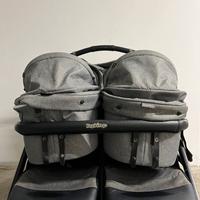 Passeggino, porte enfant e borsa porta oggetti.