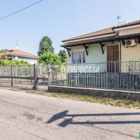 PORZIONE DI VILLA BIFAMILIARE CON BOX