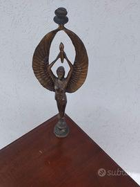 Statuette e figure in ottone