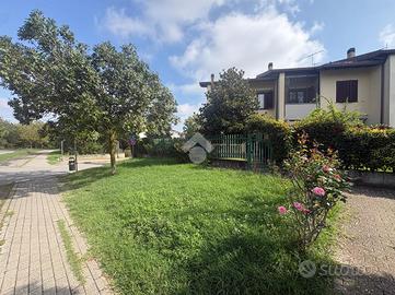 VILLA A SCHIERA A SIZIANO