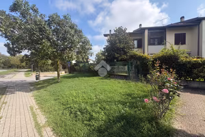 VILLA A SCHIERA A SIZIANO