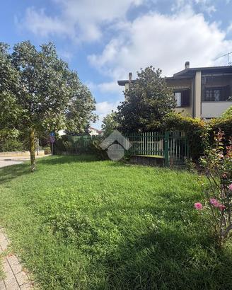 VILLA A SCHIERA A SIZIANO