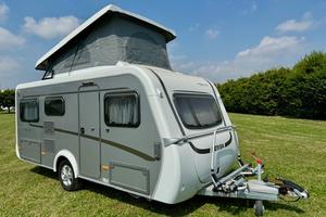 Caravan eriba feeling 425 con tetto sollevabile