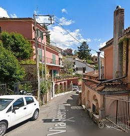 Sacrofano accogliente monolocale arredato