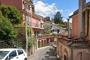 Sacrofano accogliente monolocale arredato