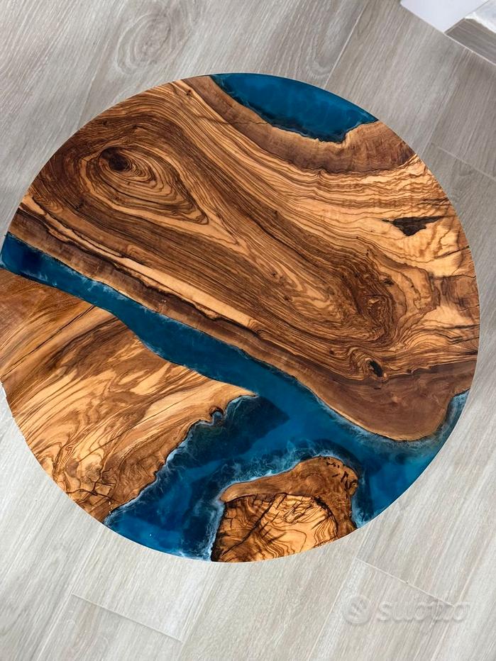 Tavolo legno e resina Mobili usati