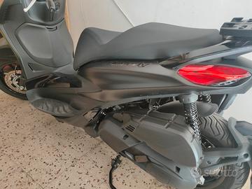 piaggio Beverly 400 Deep black solo 1000 km