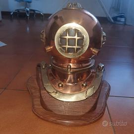 Casco da palombaro porta oggetti