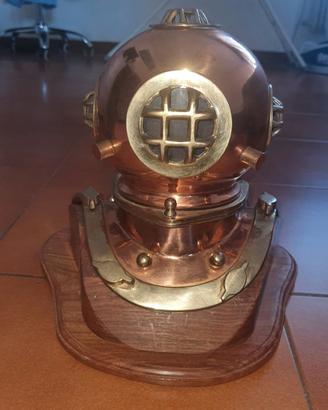 Casco da palombaro porta oggetti