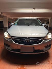automobile Opel Astra Tourer benzina 1.4 Turbo SW