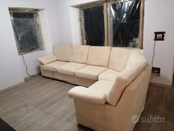Divano letto angolare scamosciato color panna
