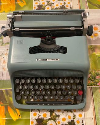 Macchina da scrivere Olivetti