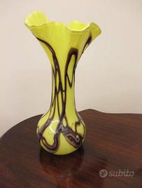 Grande vaso a tromba vetro giallo design Liberty
