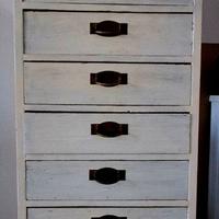 Cassettiera in stile shabby