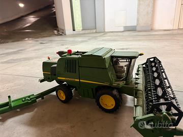 Mietitrebbia John Deere T670i BRUDER
