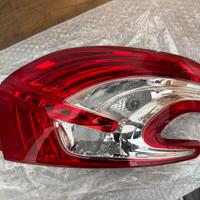 Peugeot 208 coppia fari posteriori originali.