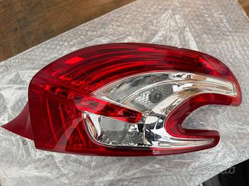 Peugeot 208 coppia fari posteriori originali.