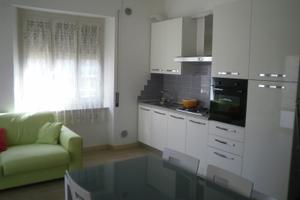 Grazioso TRILOCALE a 70 mt. Mare con Posto Auto