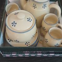 Set  tazze zuccheriera e brocca e set 15 coppette 