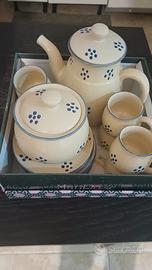 Set  tazze zuccheriera e brocca e set 15 coppette 