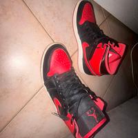 Air Jordan 1 MID rossa e nera