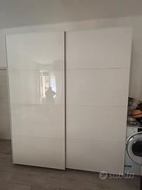 Armadio Ikea con ante scorrevoli