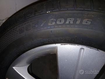 3 cerchi in lega + 2 gomme nuove 205/60/16