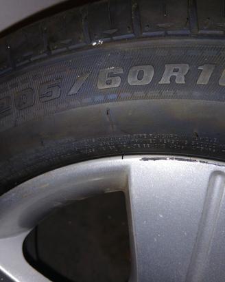 3 cerchi in lega + 2 gomme nuove 205/60/16