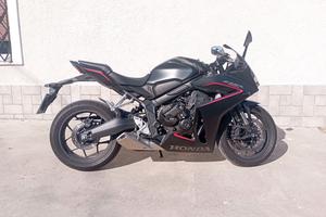 Honda CBR 650 R E-Clutch (09/2024) - 2500 km