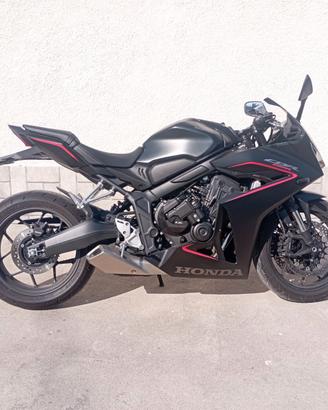 Honda CBR 650 R E-Clutch (09/2024) - 2500 km