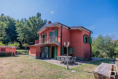 Villa ristrutturata in posizione tranquilla